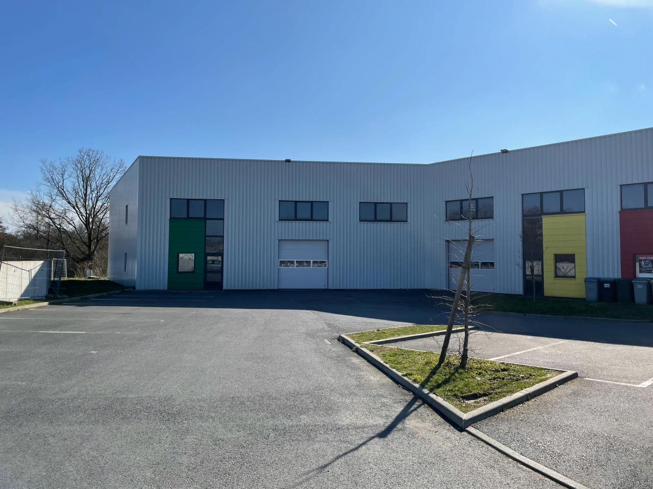 Local d'activité La-Chapelle-sur-Erdre 680m² Location local d'activité La-Chapelle-sur-Erdre Loire-Atlantique OLACT2528940 0